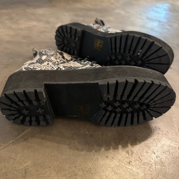 Topshop Snakeskin Platform Combat Boots - Picture 4 of 4